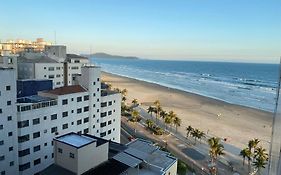 Apartamento kitnet pé na areia praia Ocian